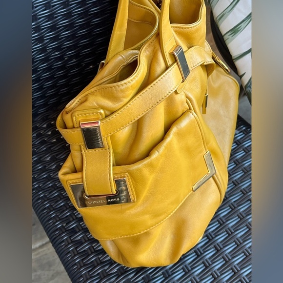 Michael Kors Beverley Mustard Yellow- Gold Drawstring Bag- rare vintage - Picture 5 of 16